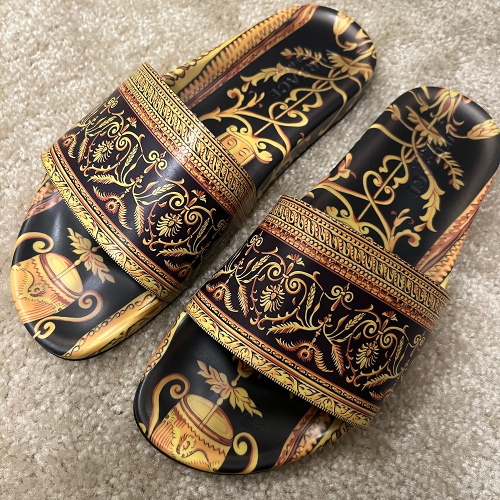 Versace Men’s  boroque design pool slide sandal